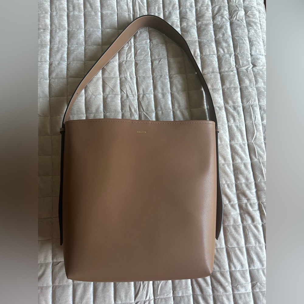 AALLYN Jolina Bucket Tote with organizer 
Original $290 plus organizer of $38.00